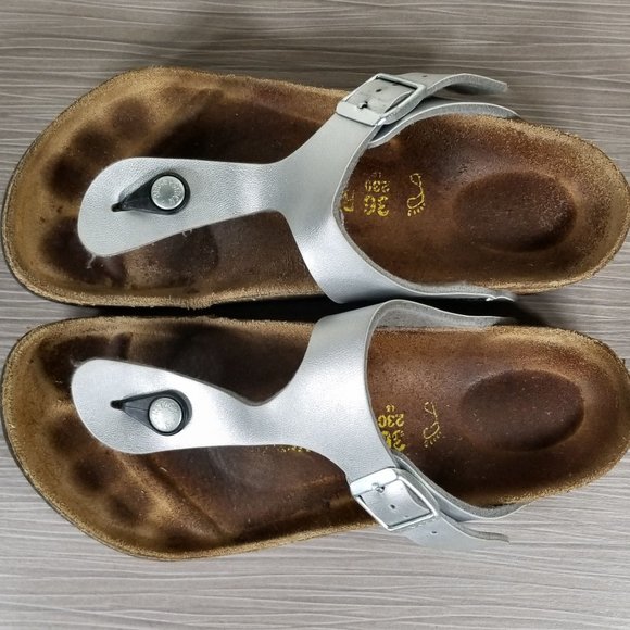 Birkenstock Gizeh Footbed Sandal, Silver Faux Leather, Womens Size 5-5.5 M / 36 - Picture 10 of 12